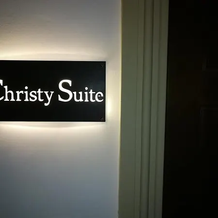 Christy Elegante Nel Centro Storico Di Anzio